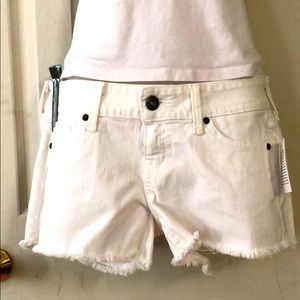 White Guess shorts nwt sz 28
